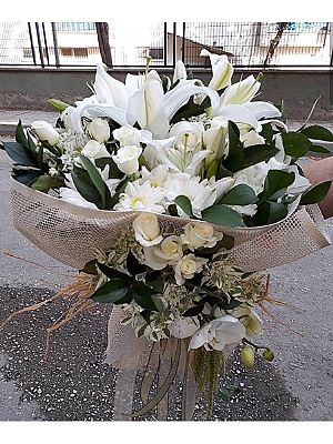 Beyaz Tonlarda Buket